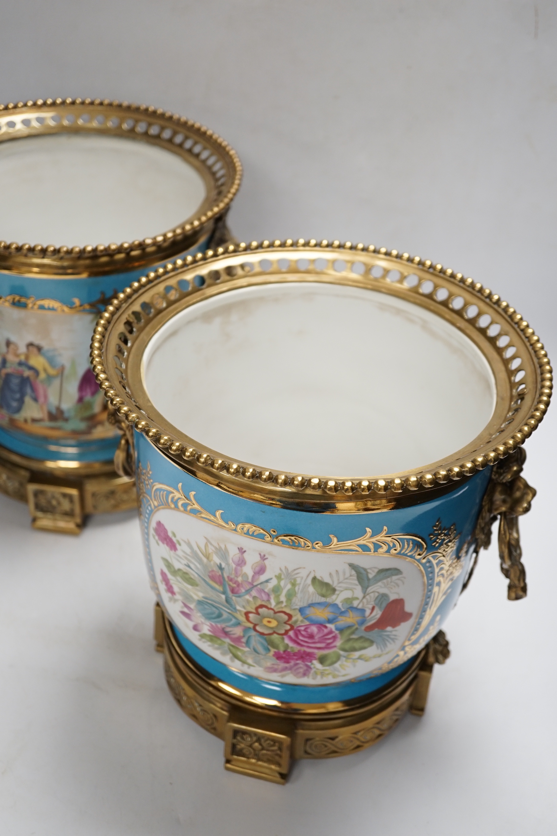 A Delft tobacco jar hand-painted with two figures, 28cm high